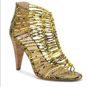 NWOT Vince Camuto Alsandra Snakeprint Booties